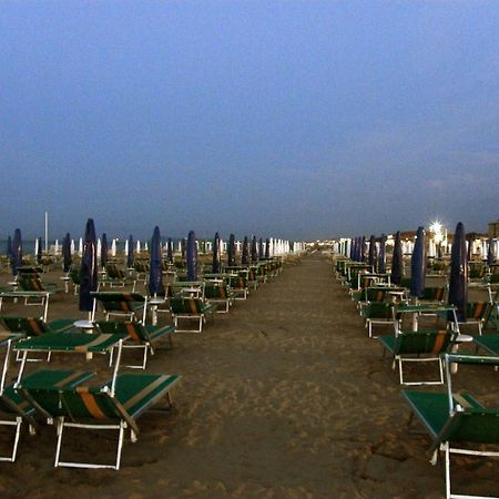 Hotel Giumer Rimini Eksteriør bilde