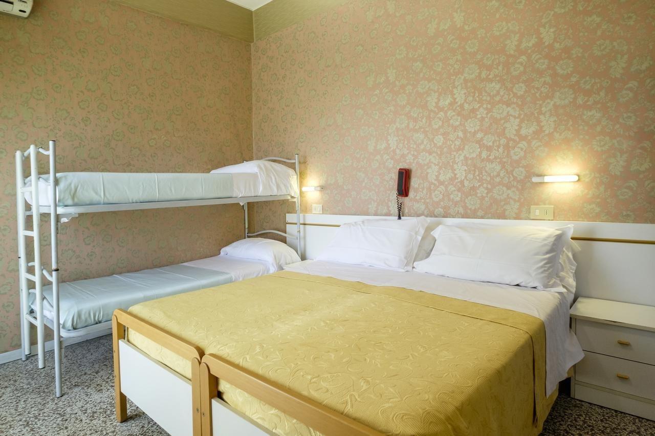 Hotel Giumer Rimini Eksteriør bilde