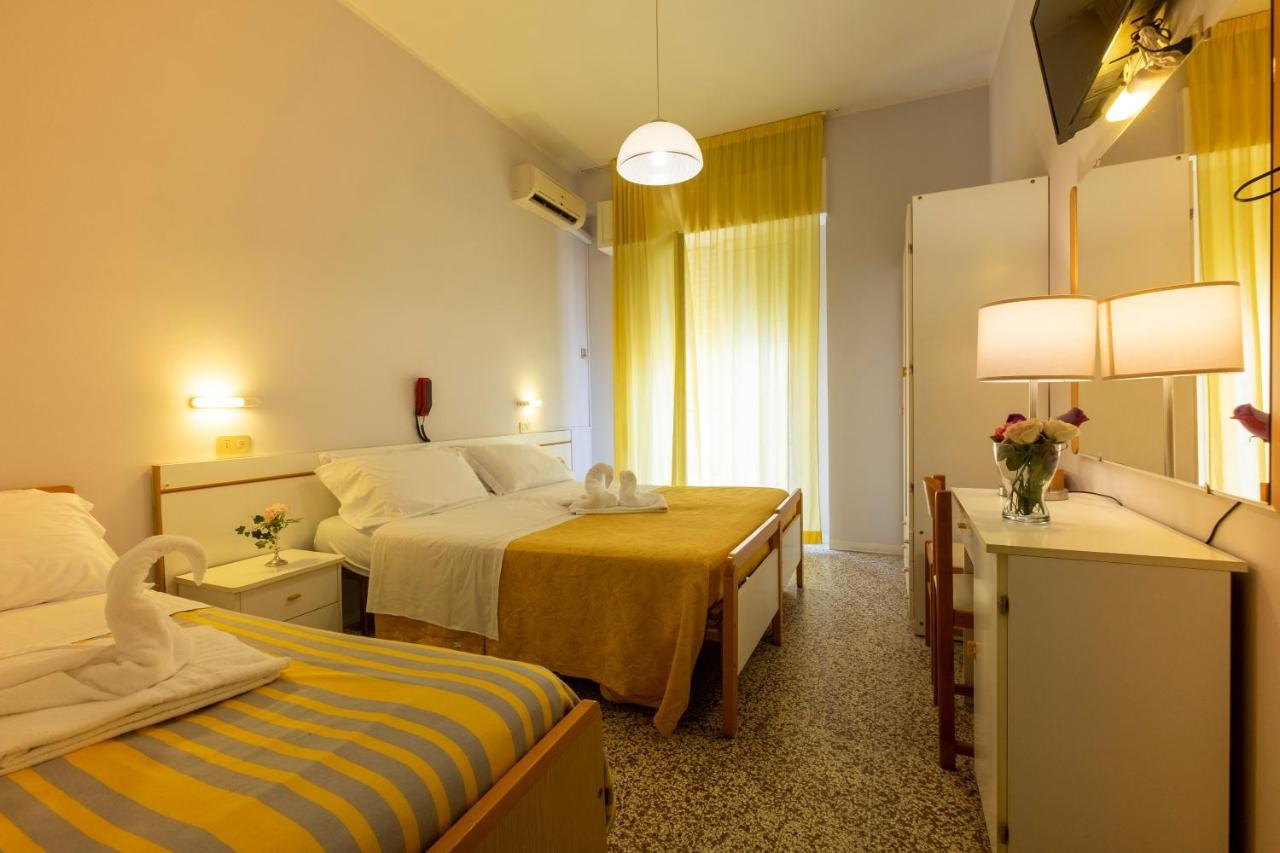 Hotel Giumer Rimini Eksteriør bilde