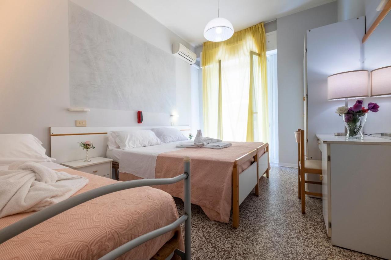 Hotel Giumer Rimini Eksteriør bilde