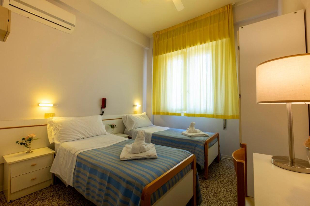 Hotel Giumer Rimini Eksteriør bilde