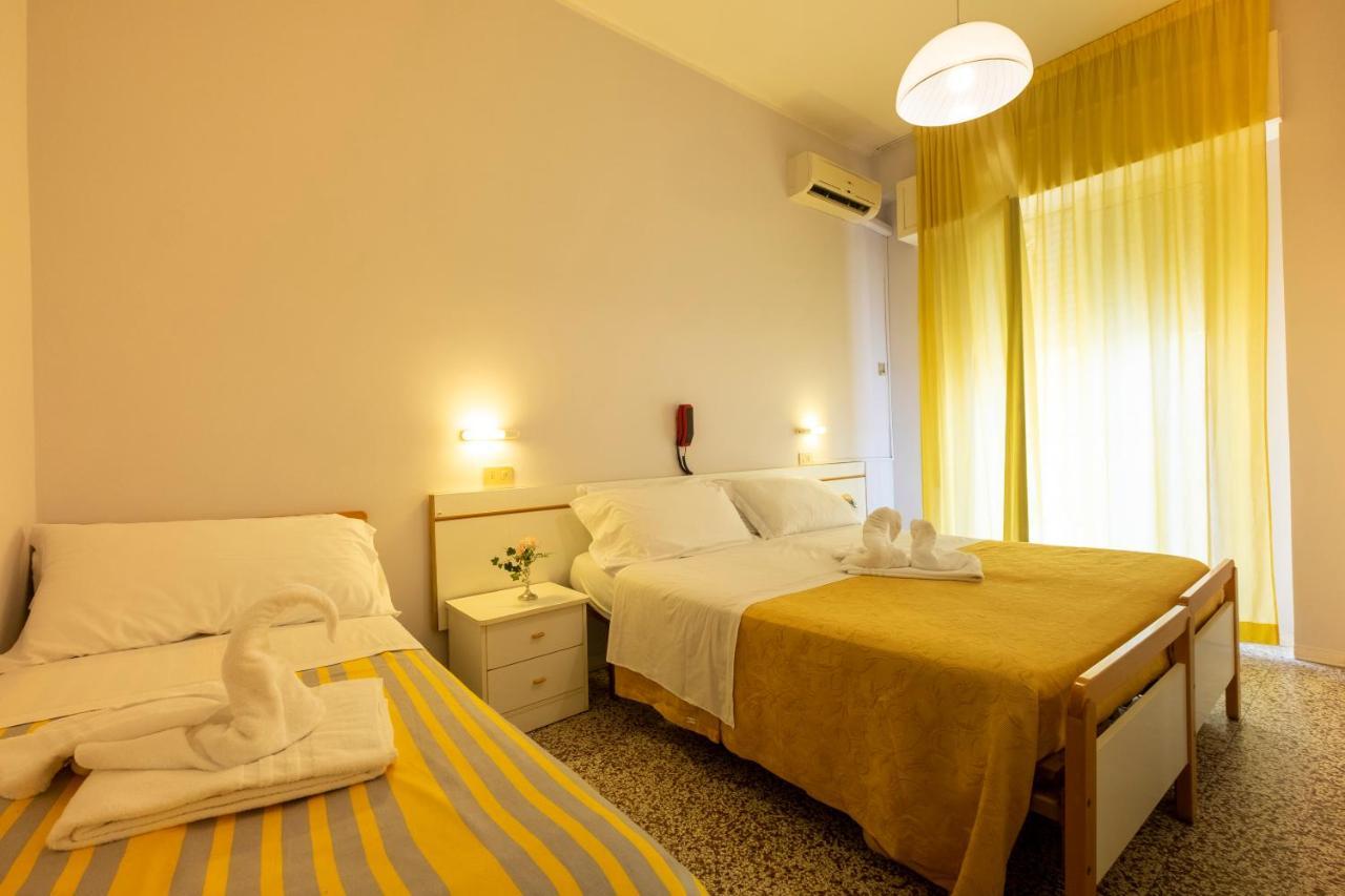 Hotel Giumer Rimini Eksteriør bilde