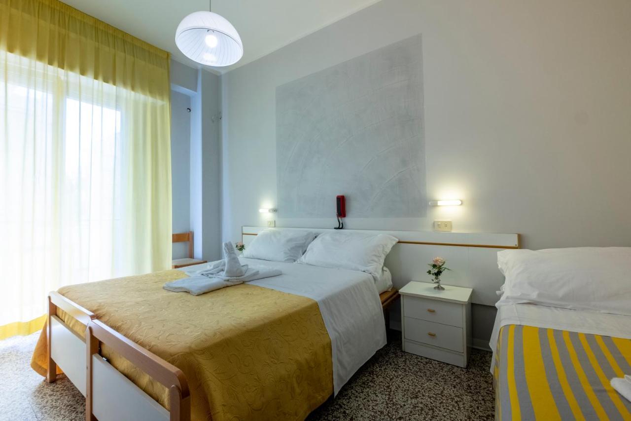 Hotel Giumer Rimini Eksteriør bilde