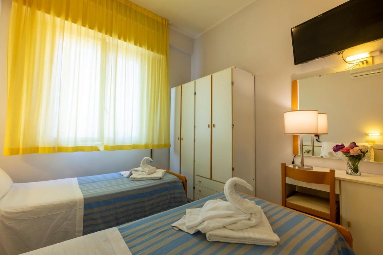 Hotel Giumer Rimini Eksteriør bilde