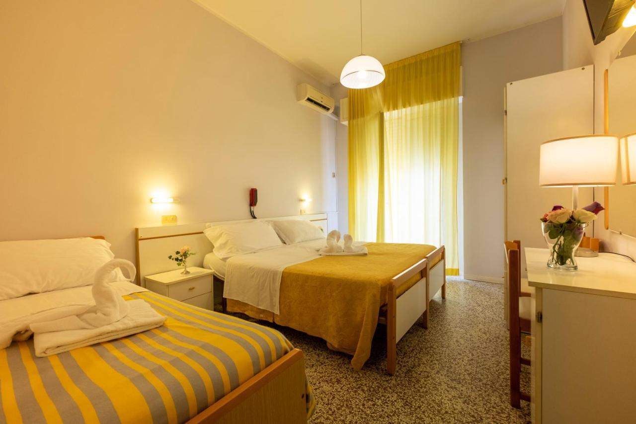 Hotel Giumer Rimini Eksteriør bilde