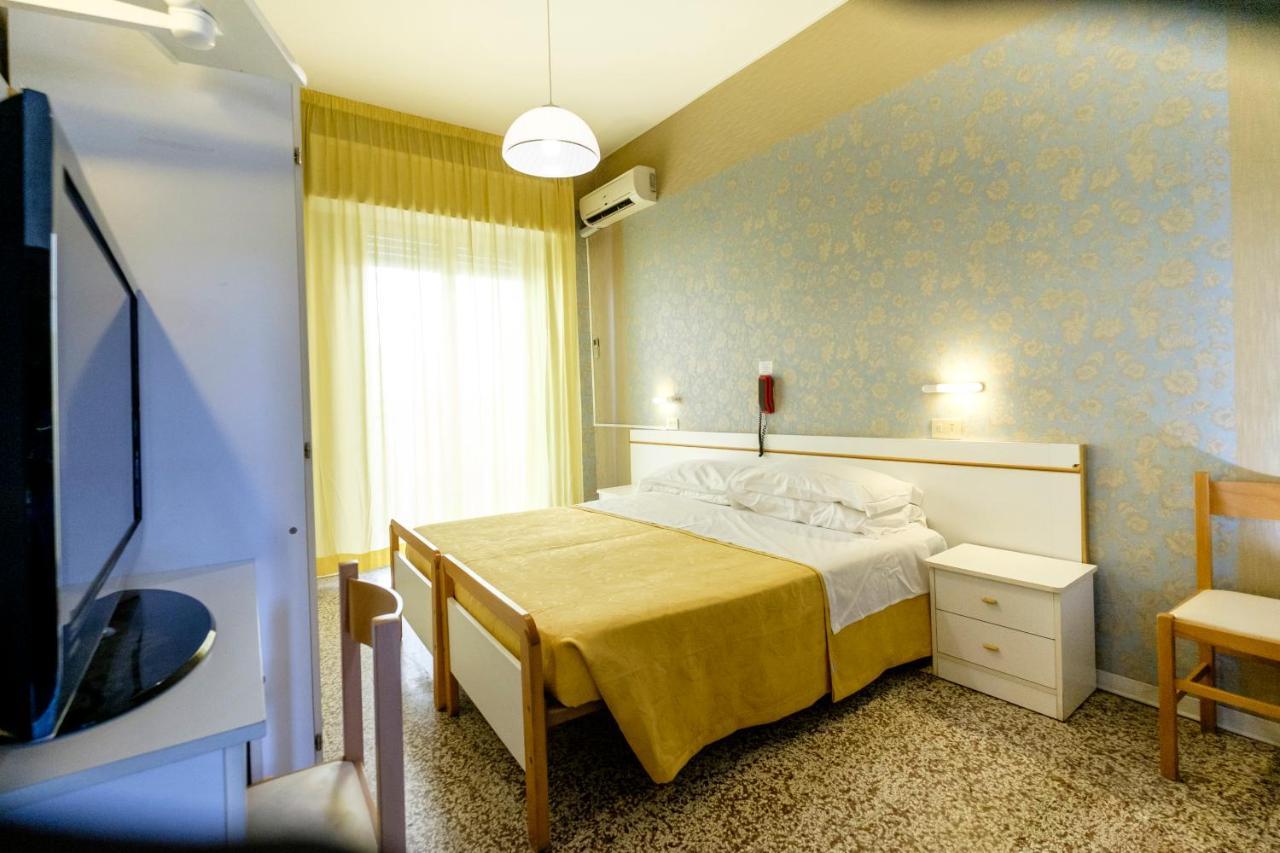 Hotel Giumer Rimini Eksteriør bilde