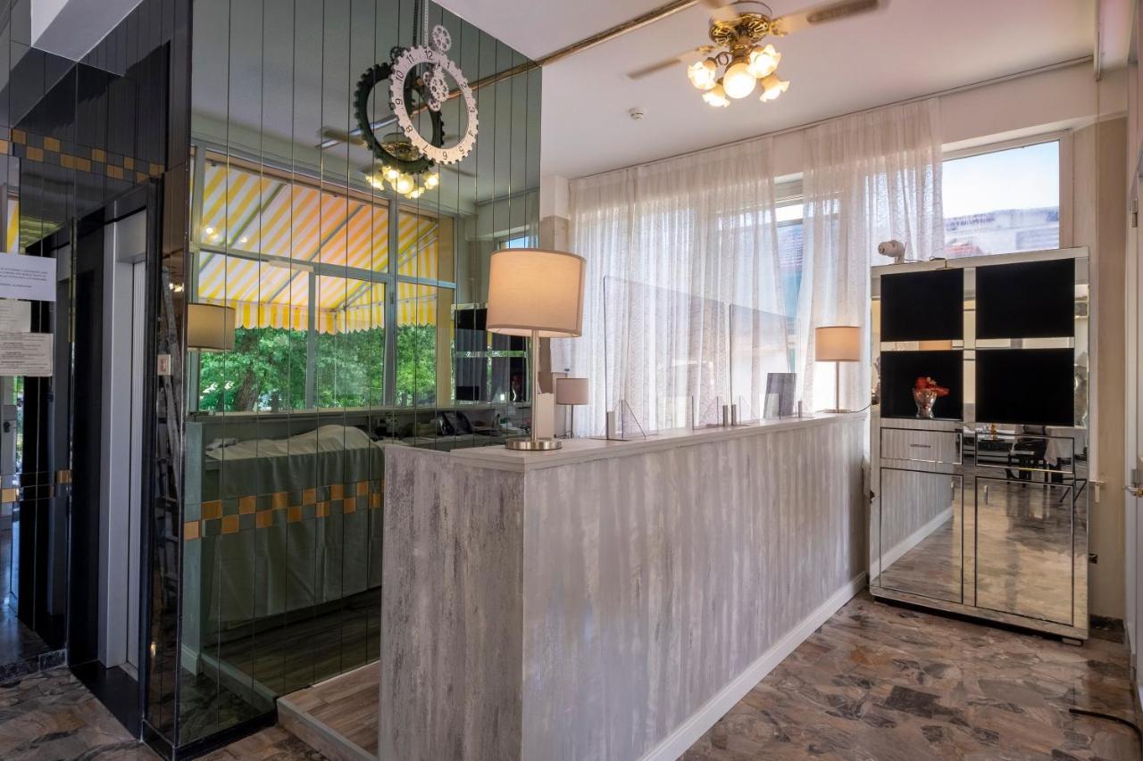 Hotel Giumer Rimini Eksteriør bilde