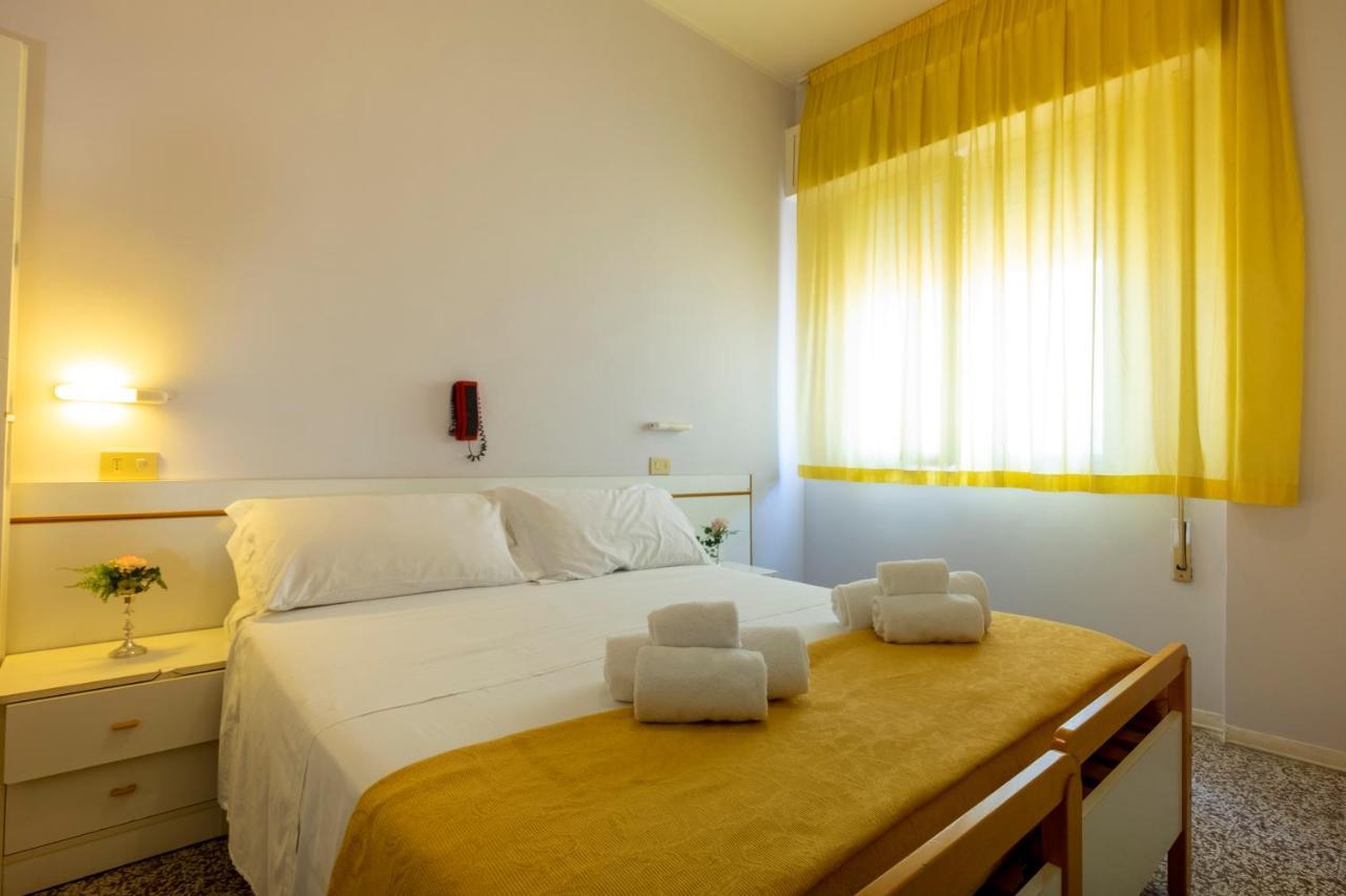 Hotel Giumer Rimini Eksteriør bilde