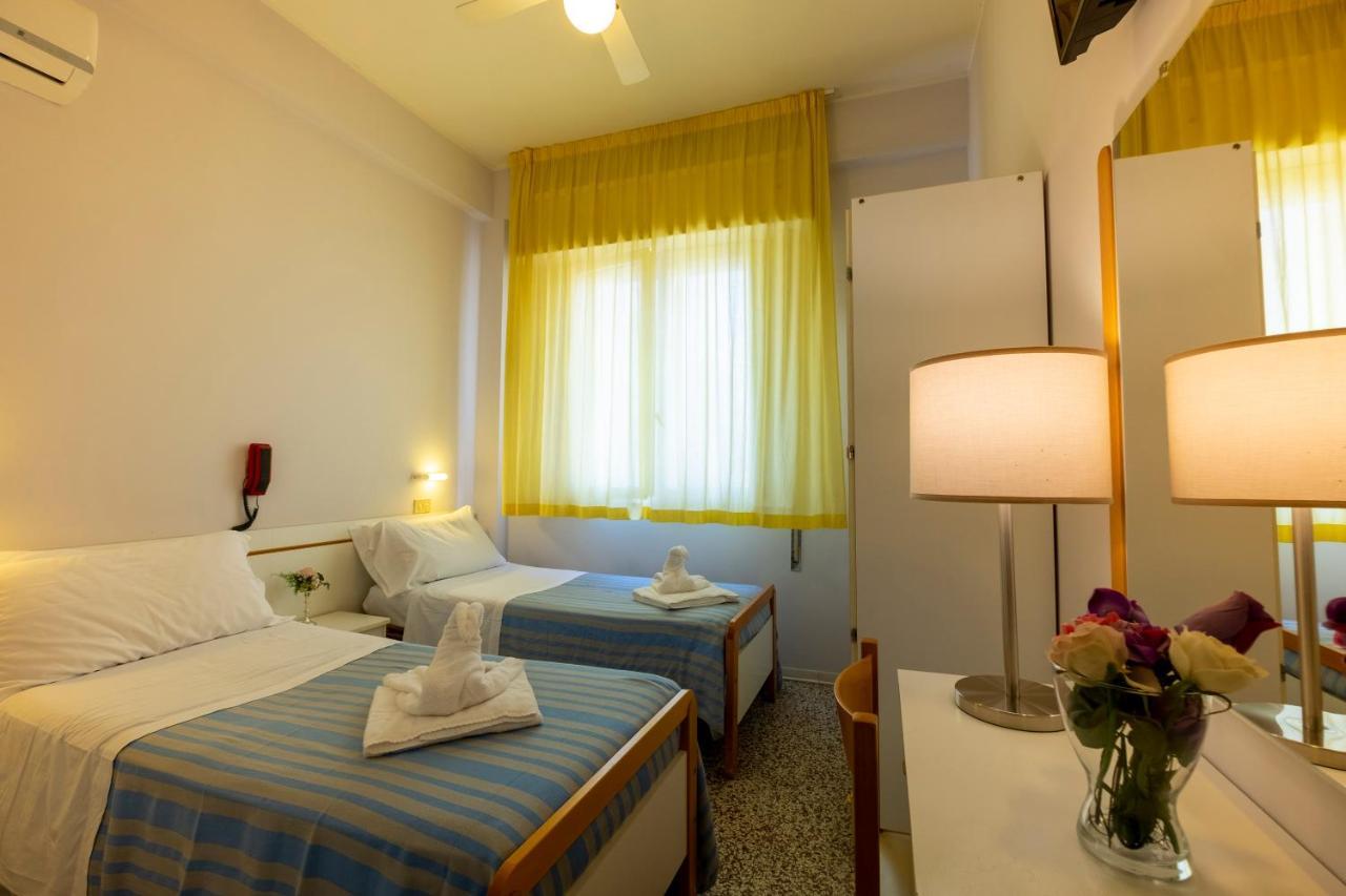 Hotel Giumer Rimini Eksteriør bilde