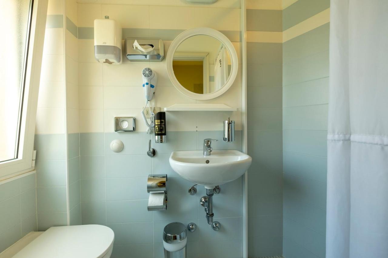Hotel Giumer Rimini Eksteriør bilde