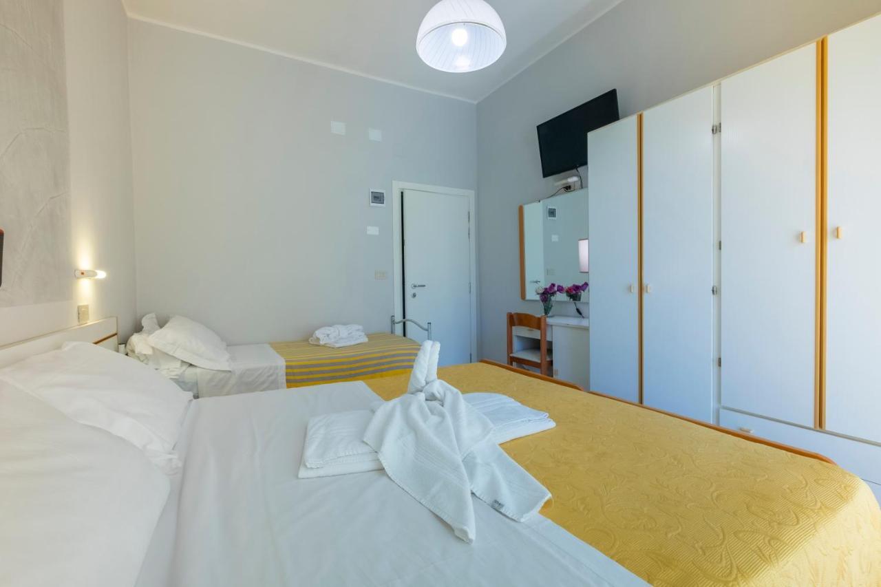 Hotel Giumer Rimini Eksteriør bilde