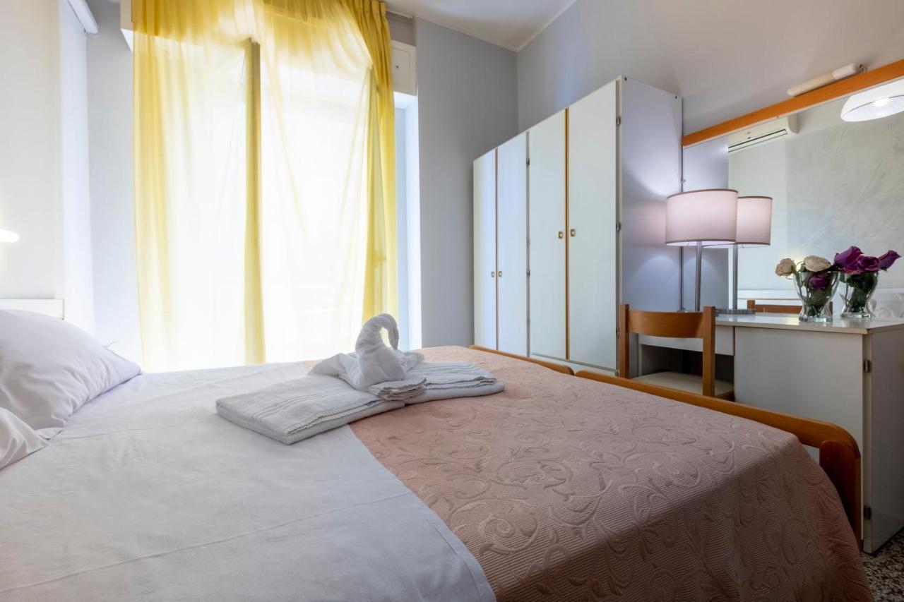 Hotel Giumer Rimini Eksteriør bilde