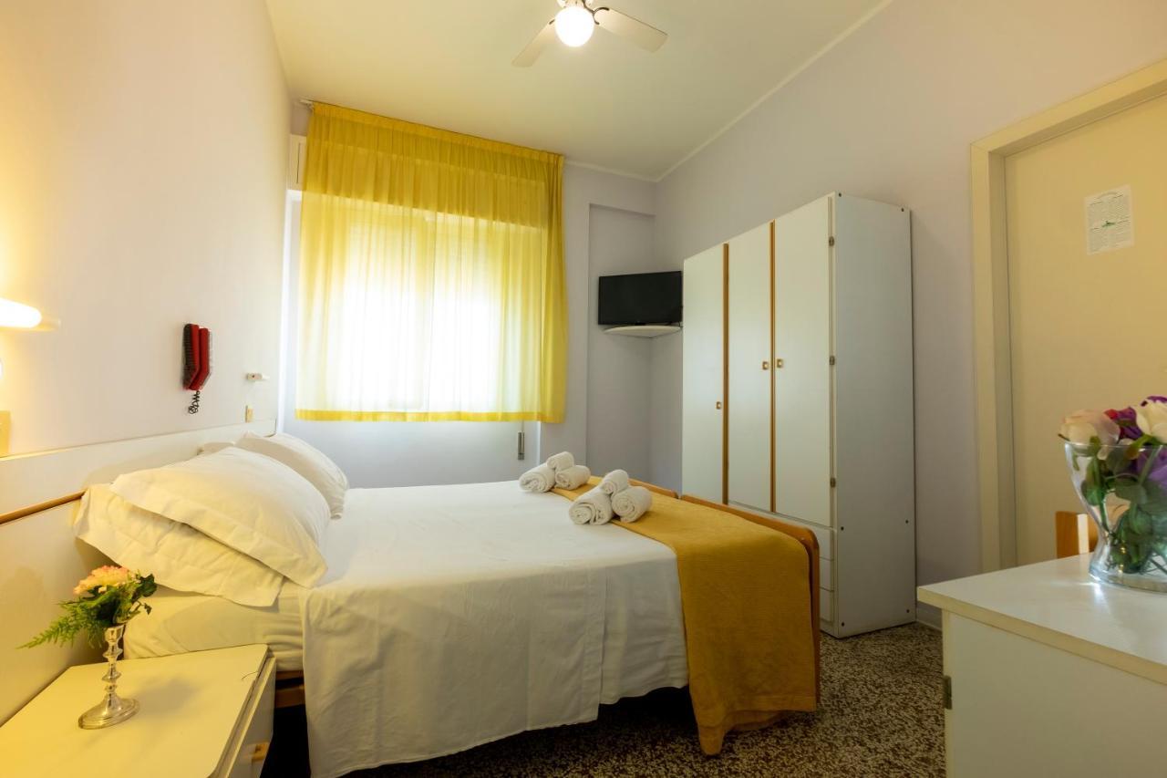 Hotel Giumer Rimini Eksteriør bilde