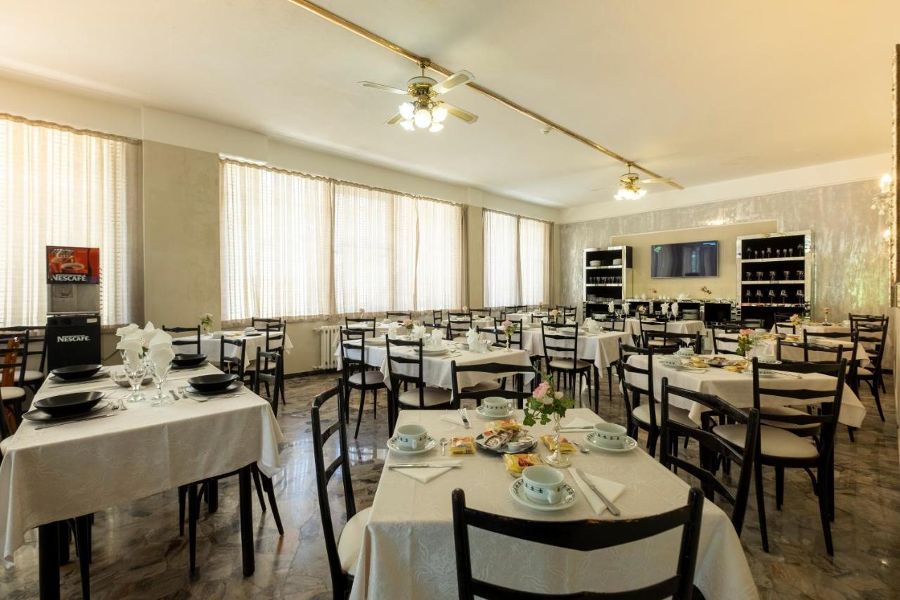 Hotel Giumer Rimini Eksteriør bilde