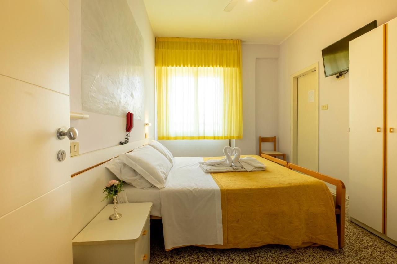 Hotel Giumer Rimini Eksteriør bilde