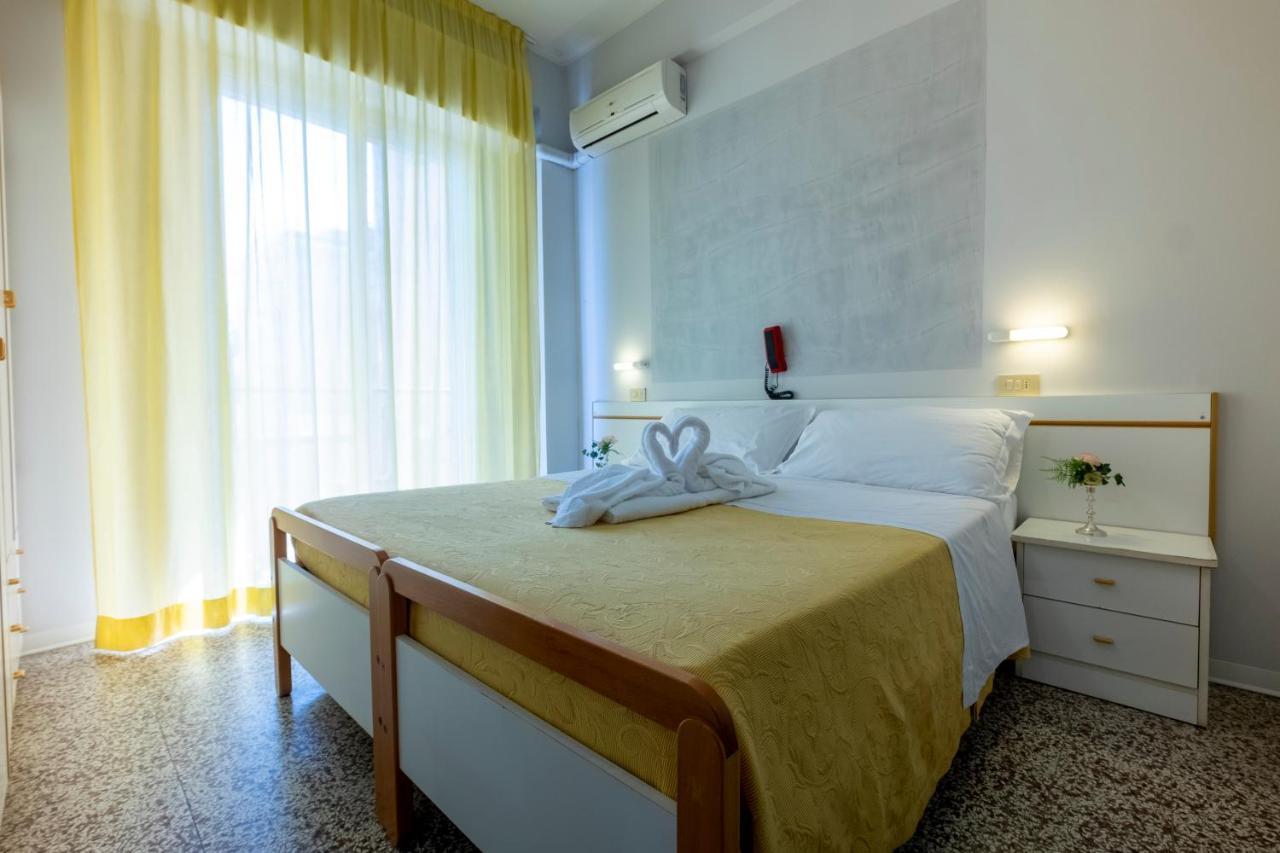 Hotel Giumer Rimini Eksteriør bilde