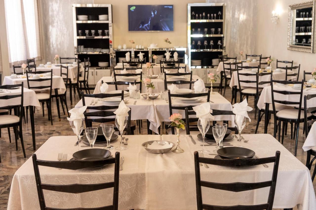 Hotel Giumer Rimini Eksteriør bilde