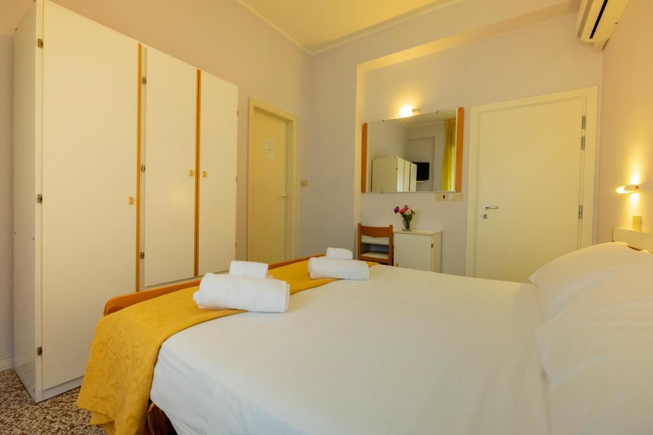 Hotel Giumer Rimini Eksteriør bilde