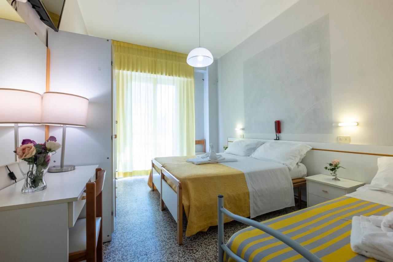 Hotel Giumer Rimini Eksteriør bilde