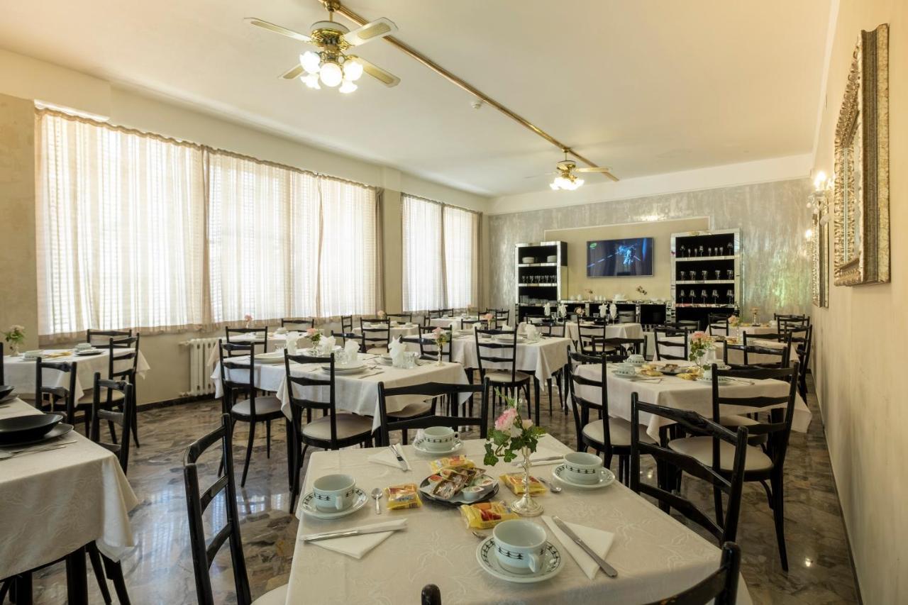 Hotel Giumer Rimini Eksteriør bilde