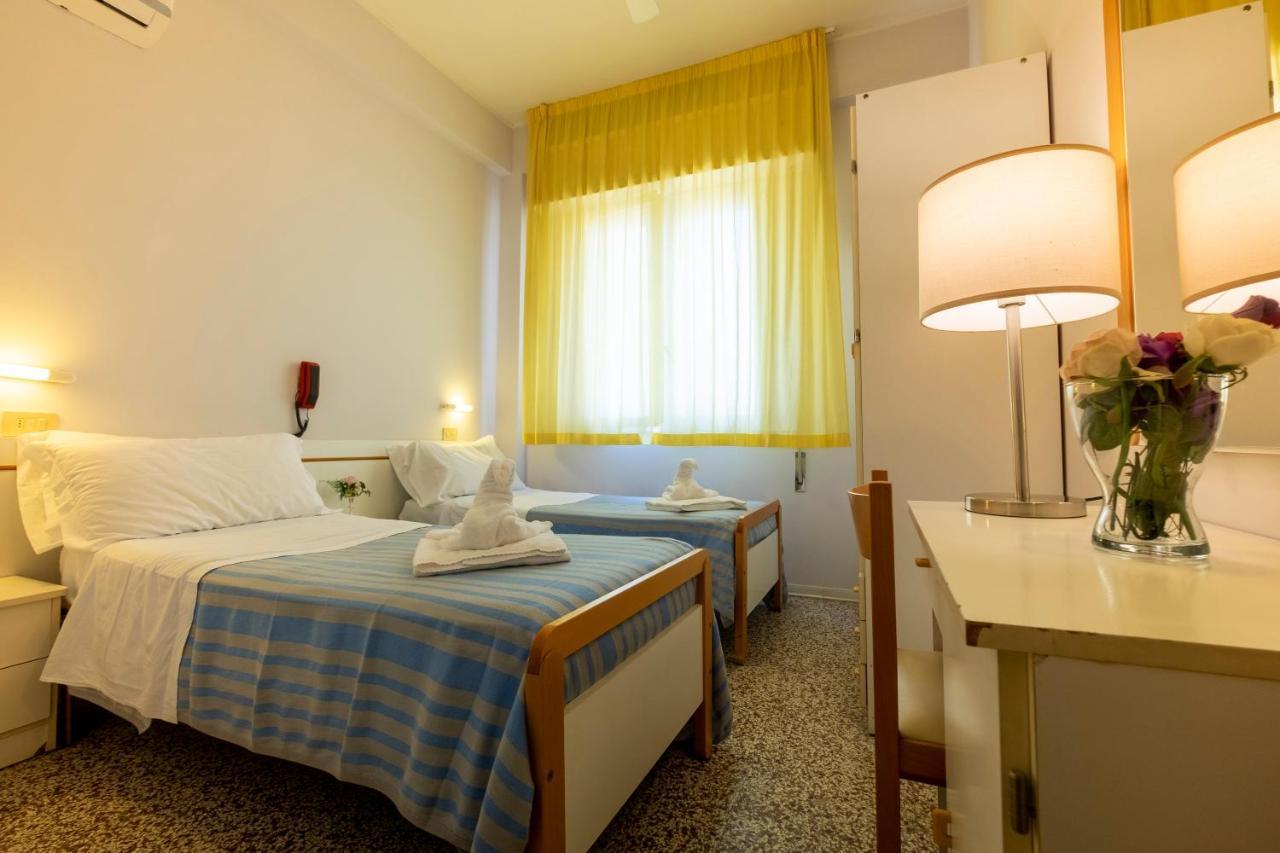 Hotel Giumer Rimini Eksteriør bilde