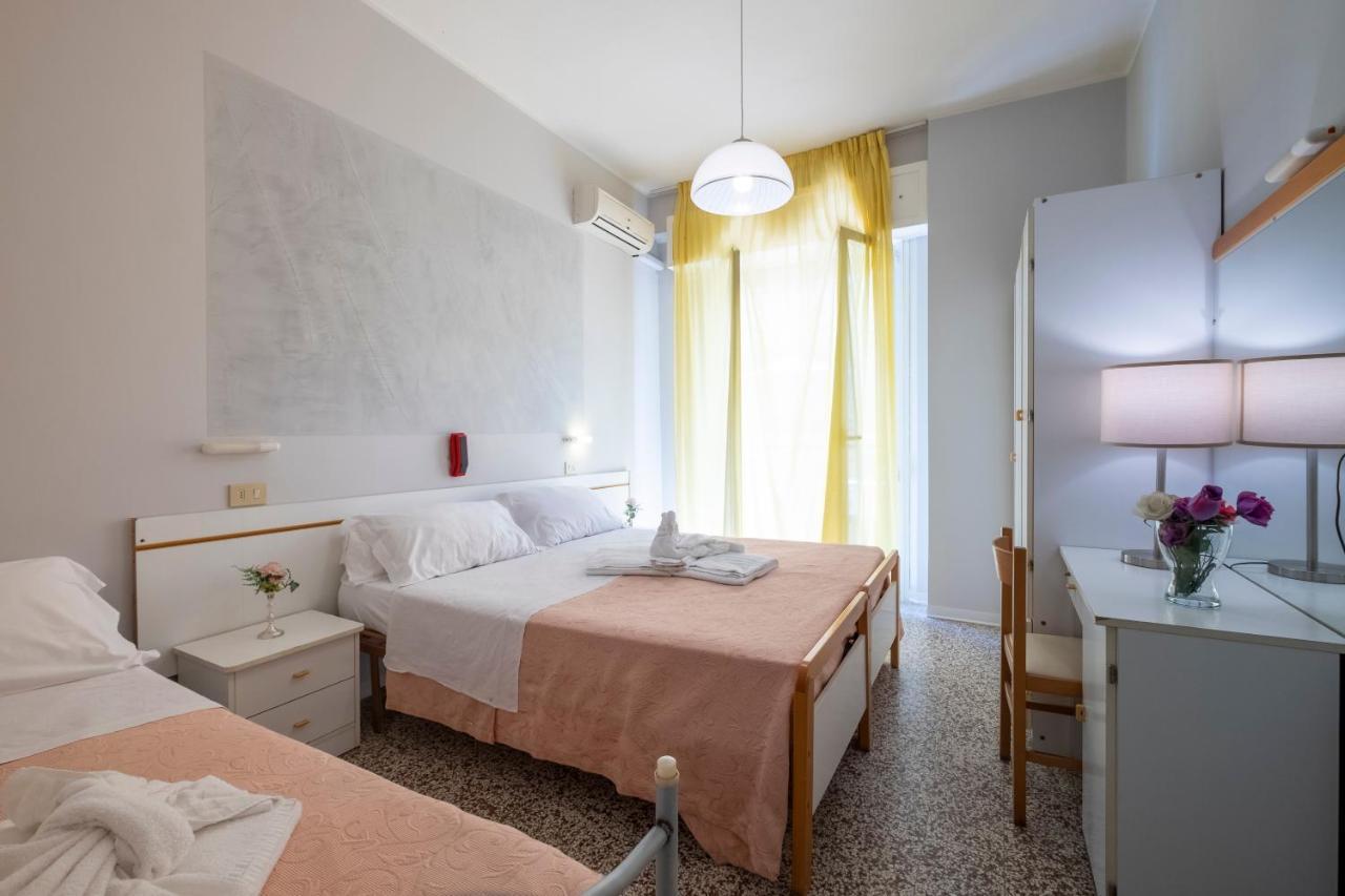 Hotel Giumer Rimini Eksteriør bilde