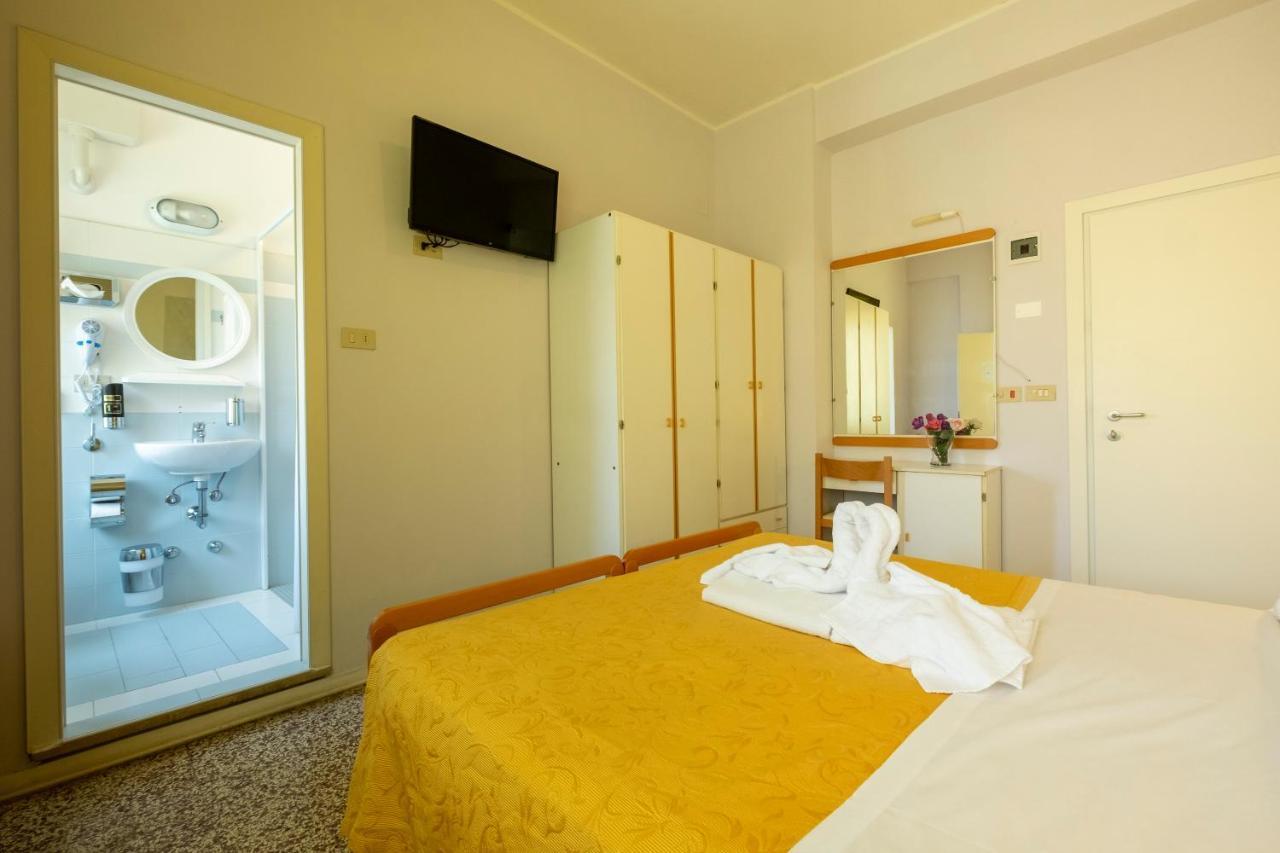 Hotel Giumer Rimini Eksteriør bilde