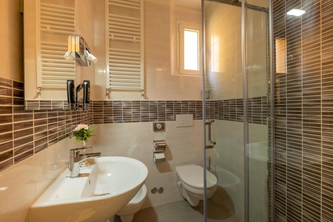 Hotel Giumer Rimini Eksteriør bilde