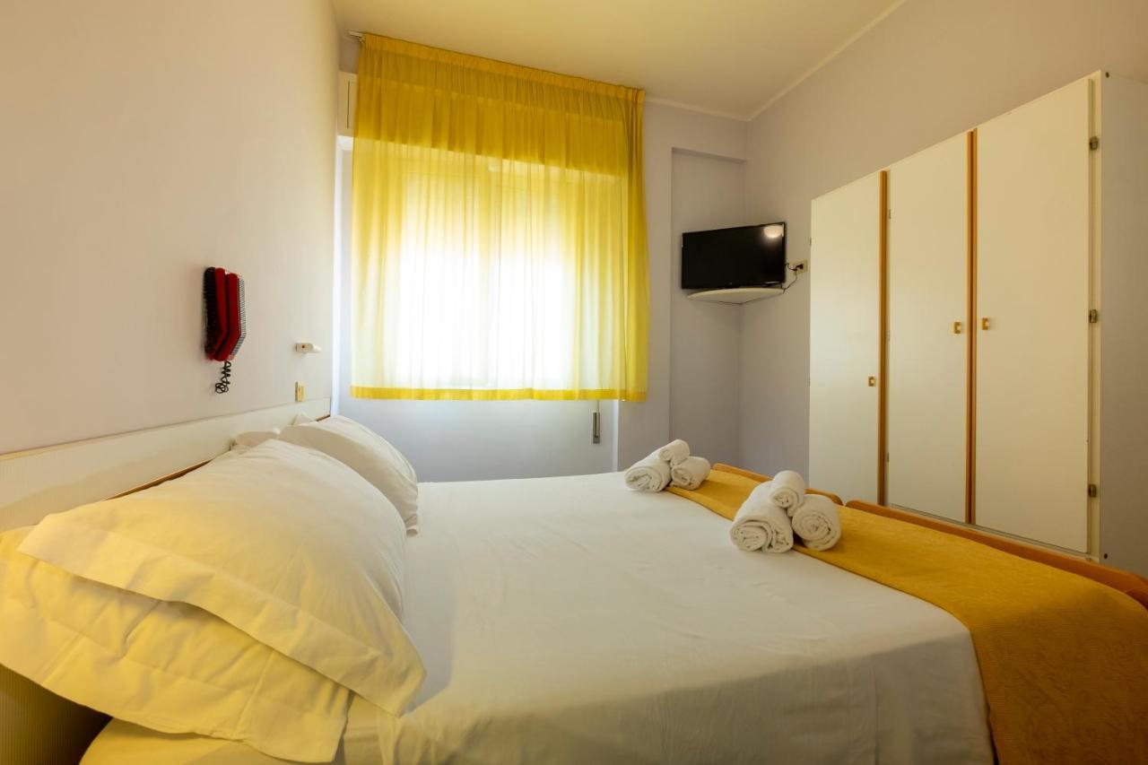 Hotel Giumer Rimini Eksteriør bilde
