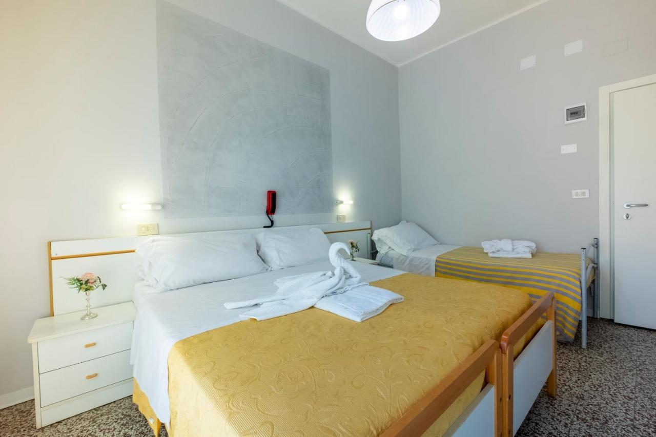Hotel Giumer Rimini Eksteriør bilde
