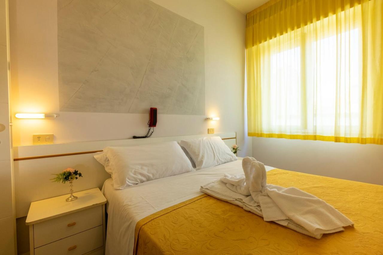Hotel Giumer Rimini Eksteriør bilde