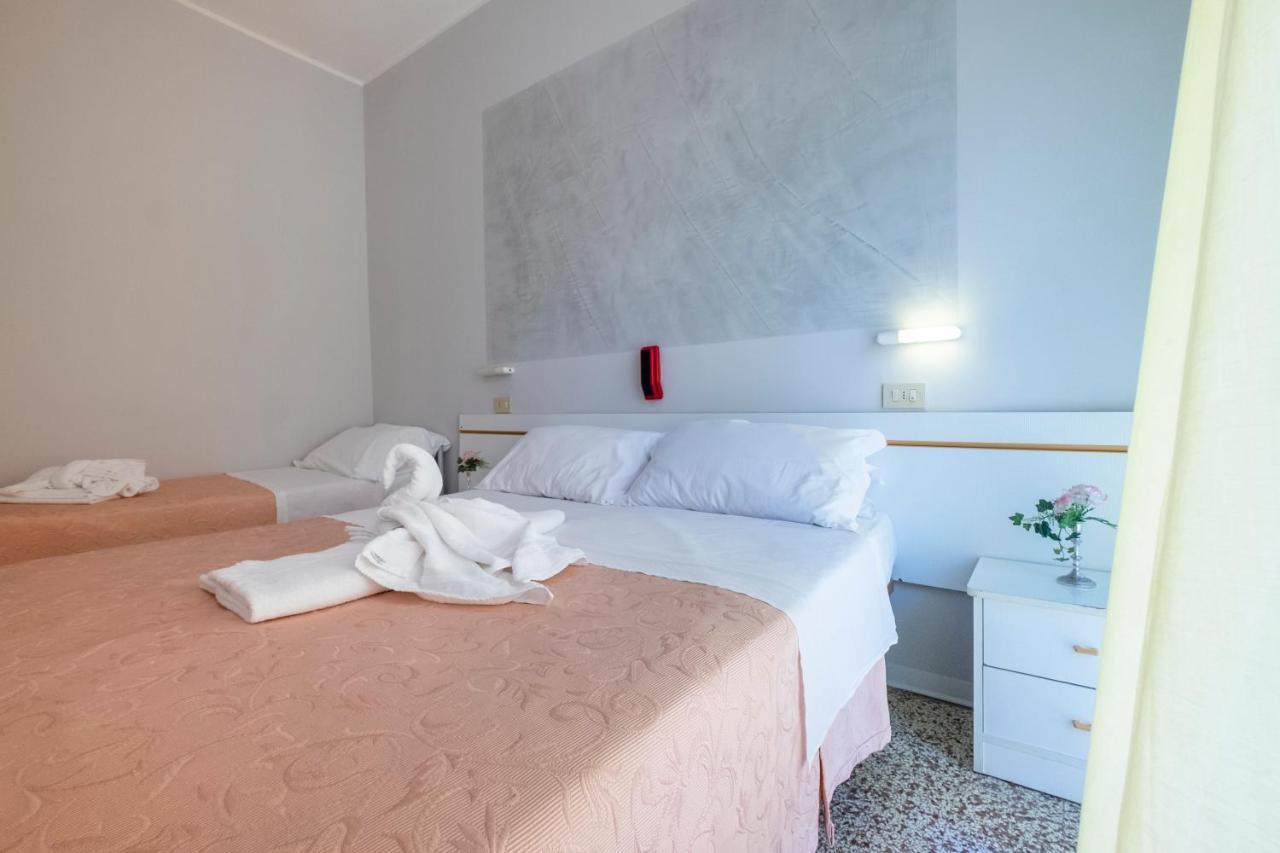 Hotel Giumer Rimini Eksteriør bilde
