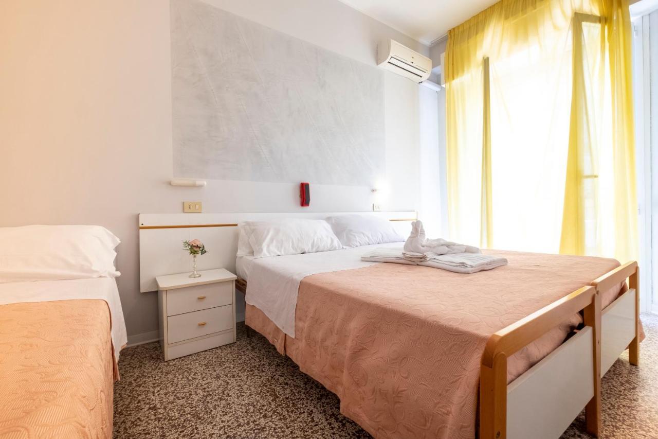 Hotel Giumer Rimini Eksteriør bilde