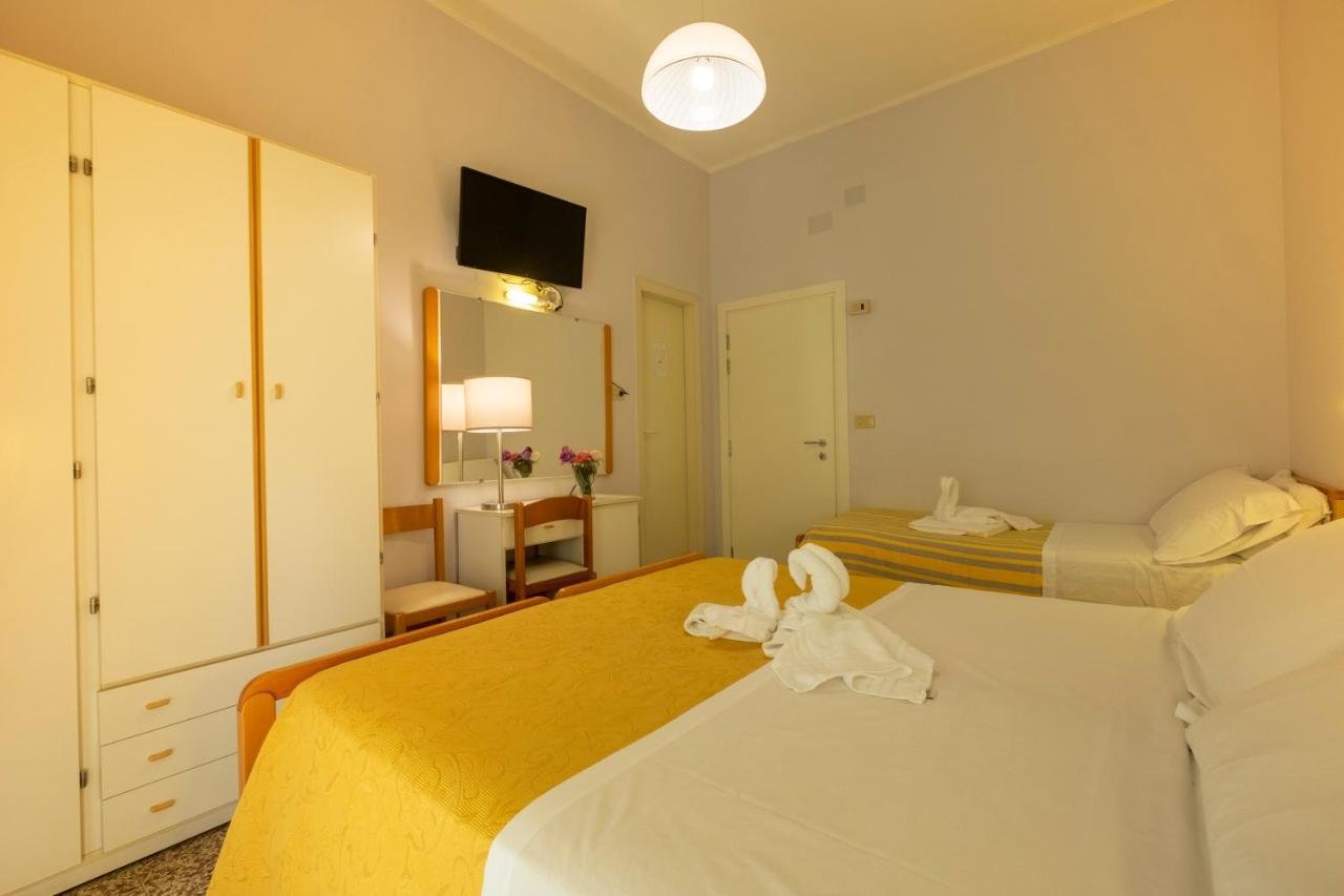 Hotel Giumer Rimini Eksteriør bilde