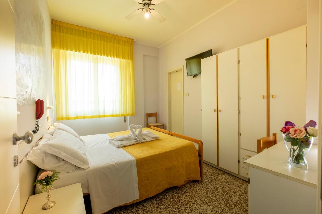 Hotel Giumer Rimini Eksteriør bilde