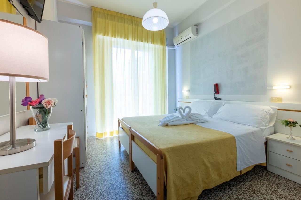 Hotel Giumer Rimini Eksteriør bilde