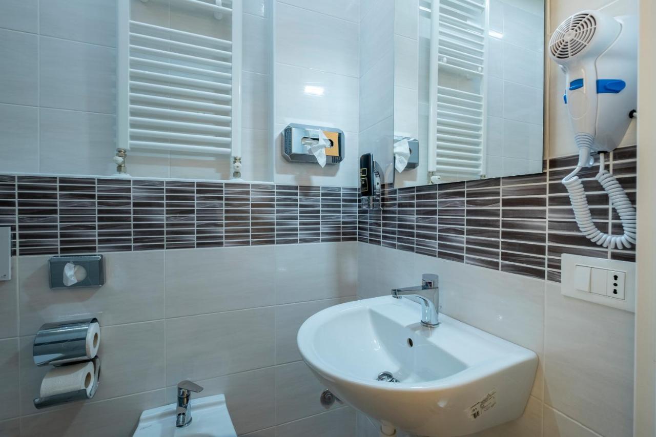 Hotel Giumer Rimini Eksteriør bilde